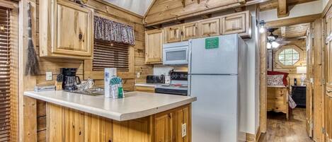 Cabin, 2 Bedrooms | Private kitchen | Fridge, oven, coffee/tea maker, toaster