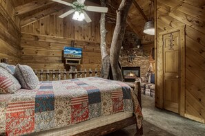 Cabin, 1 Bedroom | 1 bedroom, free WiFi - Er69 - Rachel's Tree House - Great Location. Close To All The Action! 1 Bedroom Cabin by RedAwning (Pigeon Forge)