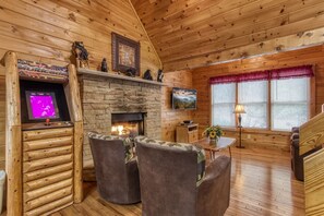 Cabin, 2 Bedrooms | Living area
