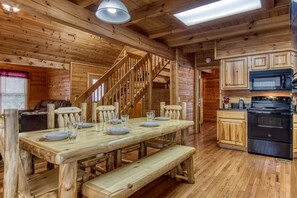 Cabaña, 2 habitaciones | Cocina privada | Refrigerador, horno, cafetera y tetera y tostadora 