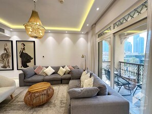 Living area - Luxurious Apartment With Iconic Burj View (Dubai)