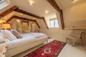 3 bedrooms, iron/ironing board, travel cot, free WiFi