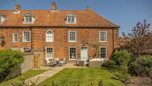A large brick house with a tiled roof, a stone wall, and a well-maintained lawn. - Alice House, Burnham Market, Norfolk (Burnham Market)