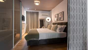 Luxury Apartment | 2 bedrooms, in-room safe, iron/ironing board, free WiFi