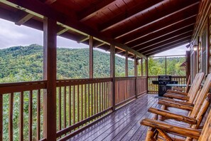Cabin, 6 Bedrooms | Balcony