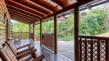 Cabaña, 6 habitaciones | Terraza o patio