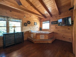 Cabin, 6 Bedrooms | Interior