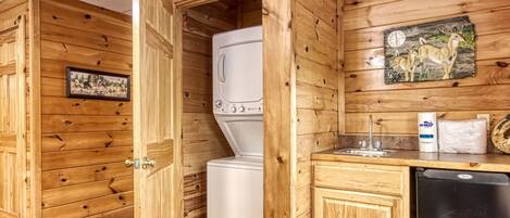 Cabin, 6 Bedrooms | Interior