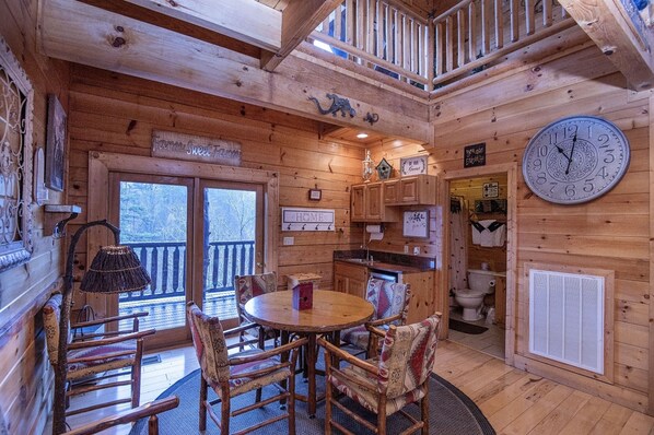 Cabane, plusieurs chambres | Restauration
