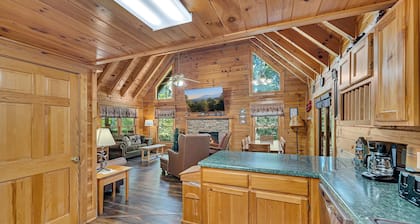 Er93 - Pirate's Cove - Great Location! Close To All The Action! 5 Bedroom Cabin by RedAwning