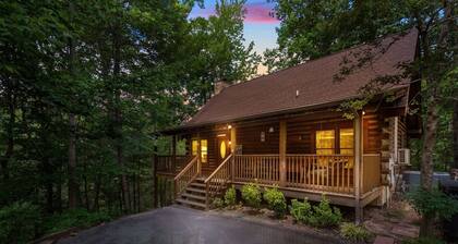 Er93 - Pirate's Cove - Great Location! Close To All The Action! 5 Bedroom Cabin by RedAwning
