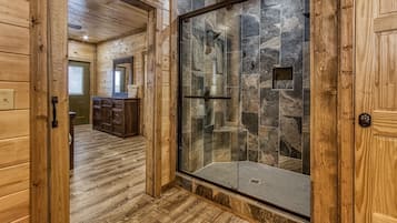 Cabin, 3 Bedrooms | Bathroom | Towels
