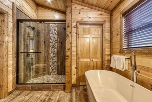 Cabin, 3 Bedrooms | Bathroom | Towels