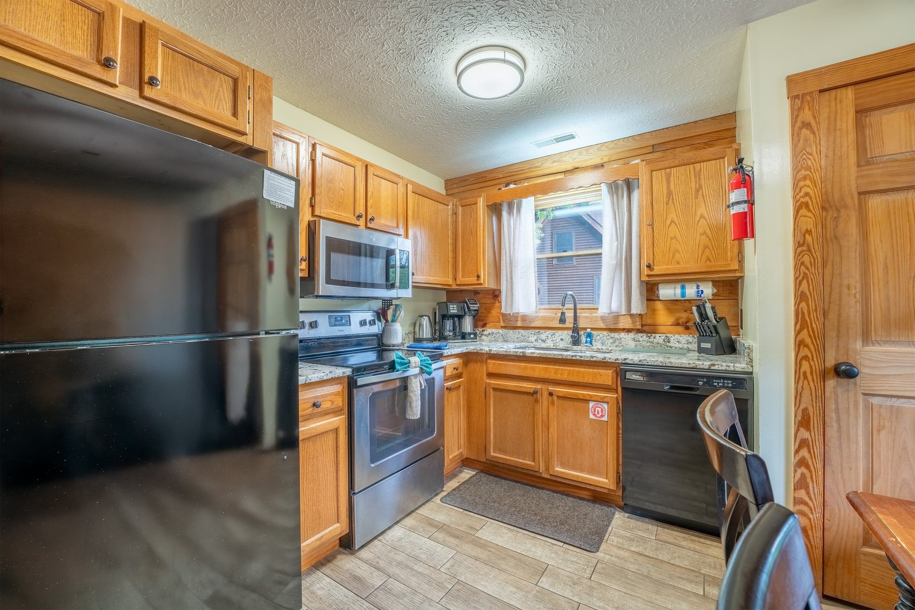 Cabin, 3 Bedrooms | Private kitchen