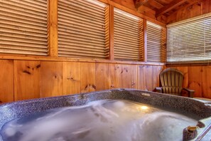 Cabin, 1 Bedroom | 1 bedroom - Er16 - Mountain Blessing Great Location - Close To Town! 1 Bedroom Cabin by RedAwning (Pigeon Forge)