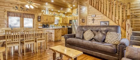 Cabaña, varias habitaciones | Área de sala de estar