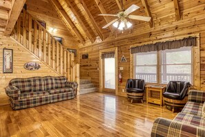 Cabin, Multiple Bedrooms | Living area - Er305- Bear Right Inn- Great Location- Close To Town 9 Bedroom Cabin by RedAwning (Pigeon Forge)