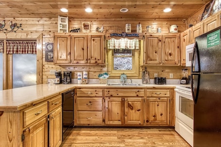 Refrigerador, horno, cafetera/tetera, tostadora