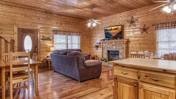 Cabana, vários quartos | Área de estar