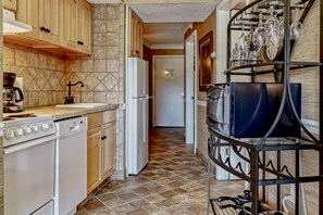 Condo, 1 Bedroom | Private kitchen | Fridge, oven, coffee/tea maker, toaster