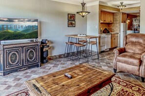 Condo, 1 Bedroom | Interior