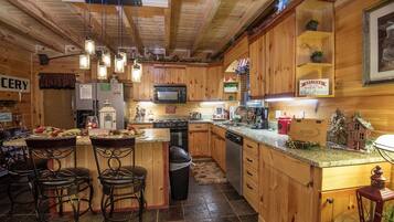 Ferienhütte, 2 Schlafzimmer | Eigene Küche | Kühlschrank, Ofen, Wasserkocher mit Kaffee-/Teezubehör, Toaster