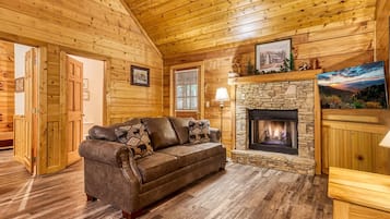 Cabin, 4 Bedrooms | Living area