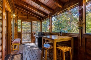 Cabin, 2 Bedrooms | BBQ/picnic Area