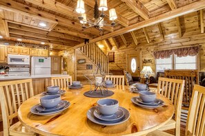 Cabaña, 6 habitaciones | Restaurantes