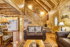Living area - Er312- Bear Mountain Memories- Great Location- Close To Town 6 Bedroom Cabin by RedAwning (Pigeon Forge)