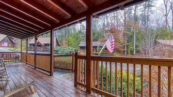 Cabin, 6 Bedrooms | Terrace/patio