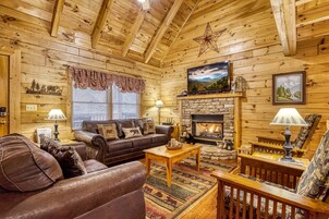 Cabin, 6 Bedrooms | Living area