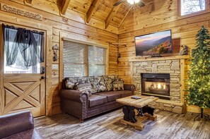 Cabin, 1 Bedroom | Living area