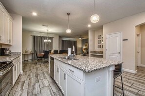 Private kitchen - Close To Clubhouse, Pool & Jucuzzi-7031sr 6 Bedroom Home by RedAwning (Davenport)