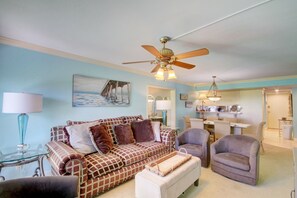 Condo, 2 Bedrooms | Living area