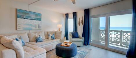 Condo, 1 Bedroom | Living area