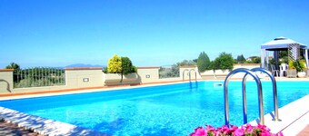 YELLOW APARTMENT -Farmhouse whit Poll, Air conditioning, in the heart of Tuscany