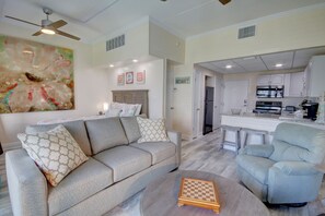 Studio | Interior - 611 El Matador Condo by RedAwning (Fort Walton Beach)