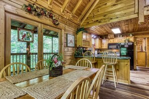 Private kitchen - Er215 - Red Bird Haven Great Location - Close To Town! 3 Bedroom Cabin by RedAwning (Pigeon Forge)