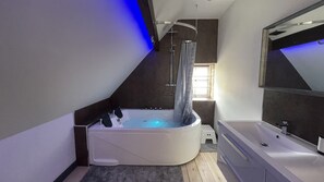 Shower, jetted tub, hair dryer, towels