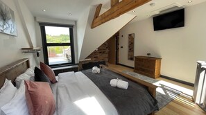 2 عدّة غرف نوم وواي فاي وملاءات أسرّة