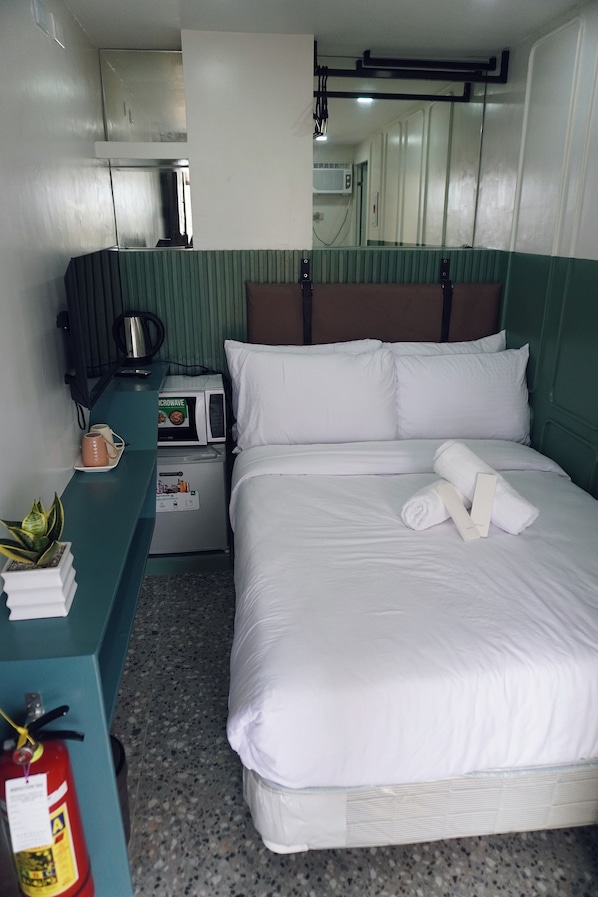 Standard-Doppelzimmer, Nichtraucher, Kühlschrank und Mikrowelle | Daunenbettdecken, individuell eingerichtet, kostenloses WLAN, Bettwäsche