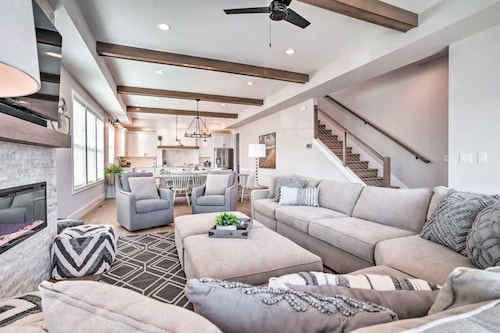 Rare Downtown Lake Home  | Heated Pool | Sleeps Large Groups, Luxe new home - Private Saltwater pool