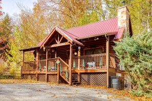 Exterior - Er308- The Cozy Bear- Great Location- Close To Town 2 Bedroom Cabin by RedAwning (Pigeon Forge)
