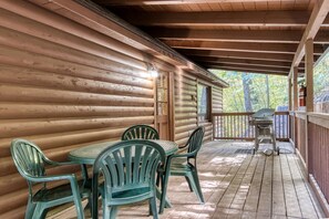 Cabin, 2 Bedrooms | BBQ/picnic Area