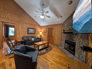 Living area - Er38r Grandpa's Getaway - Great Location- Close To Town 2 Bedroom Cabin by RedAwning (Pigeon Forge)