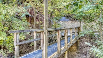 Cabin, 2 Bedrooms | Property grounds