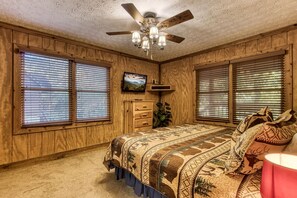2 bedrooms, free WiFi - Er38r Grandpa's Getaway - Great Location- Close To Town 2 Bedroom Cabin by RedAwning (Pigeon Forge)