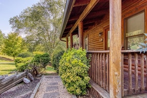 Cabin, 4 Bedrooms | Exterior - Er33 Ganma's Getaway Great Location, close To Town 4 Bedroom Cabin by RedAwning (Pigeon Forge)