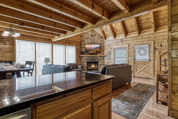 เคบิน, 6 ห้องนอน | ครัวส่วนตัว | ตู้เย็น, เตาอบ, เครื่องชงกาแฟ/ชา, เตาปิ้งขนมปัง